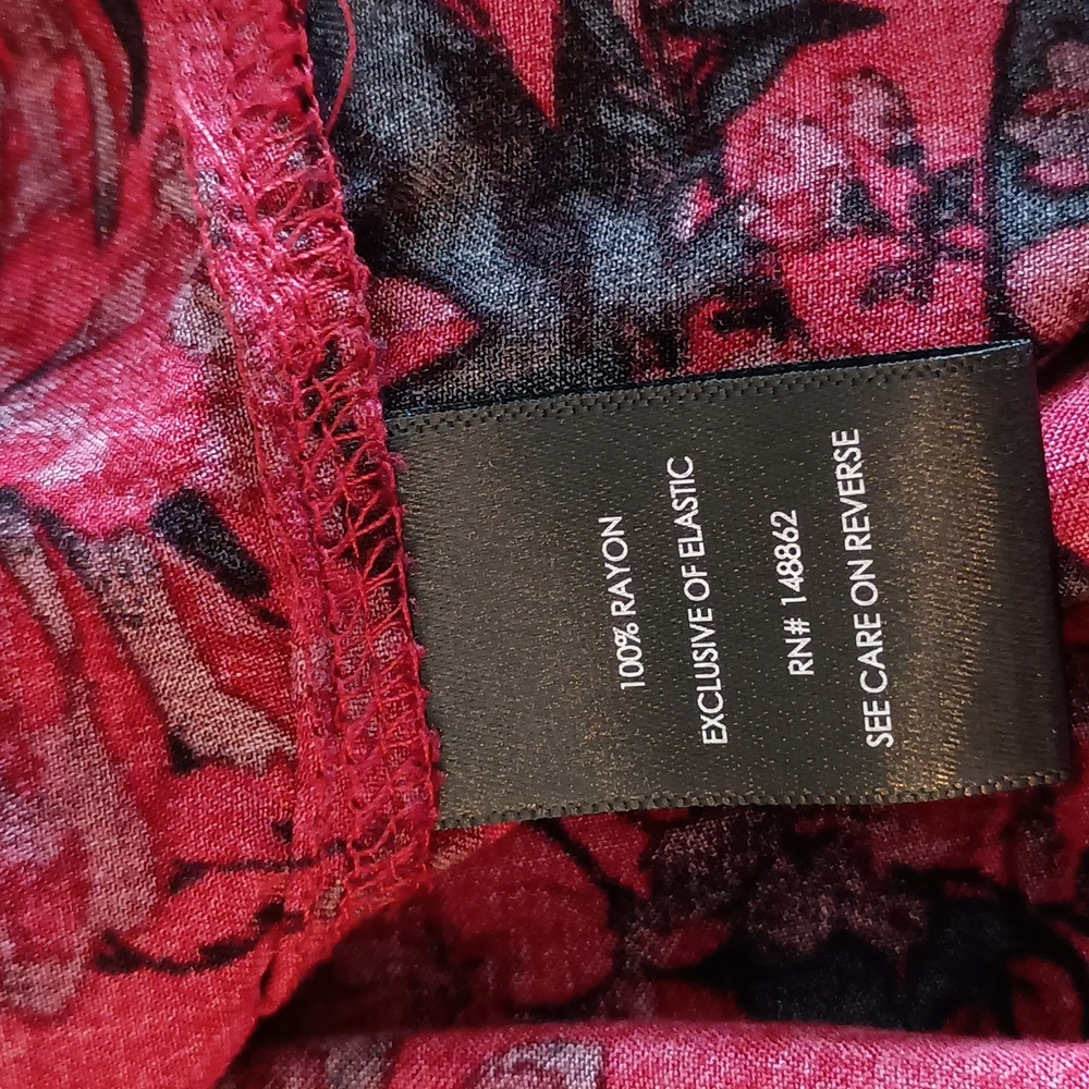 TORRID Size 1X Button Red & Black Floral Babydoll Blouse (b333) - Picture 4 of 4